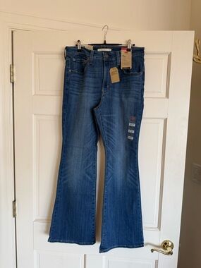 Levi's Women's Blue Flare Jeans - Medium Wash